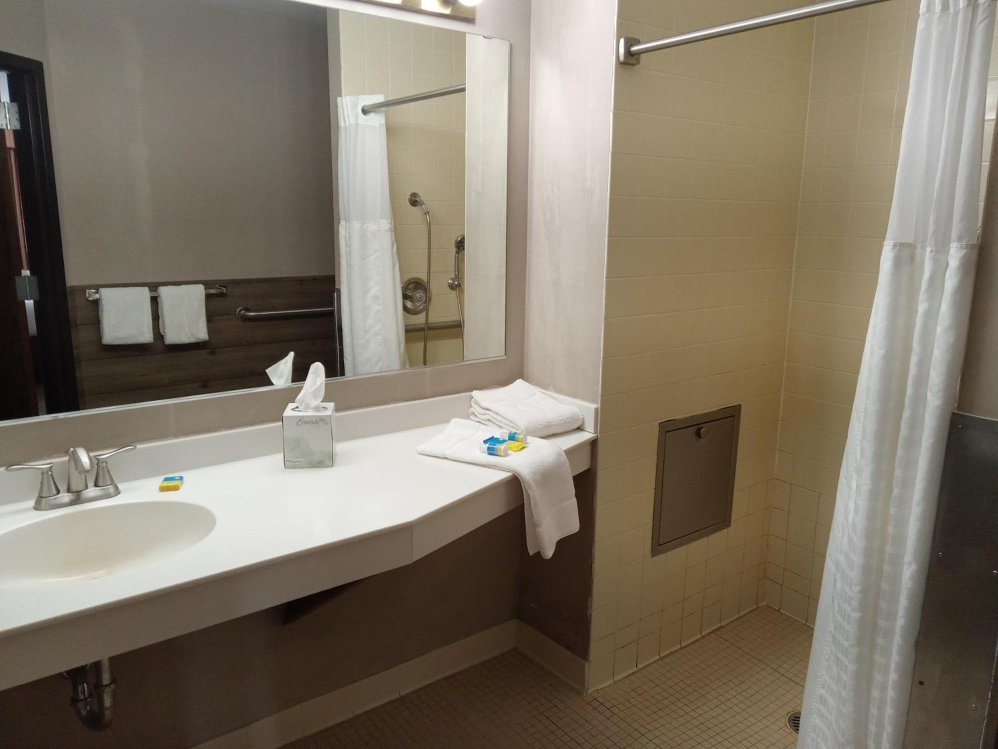 Paradise Shores Hotel Holcombe Bagian luar foto